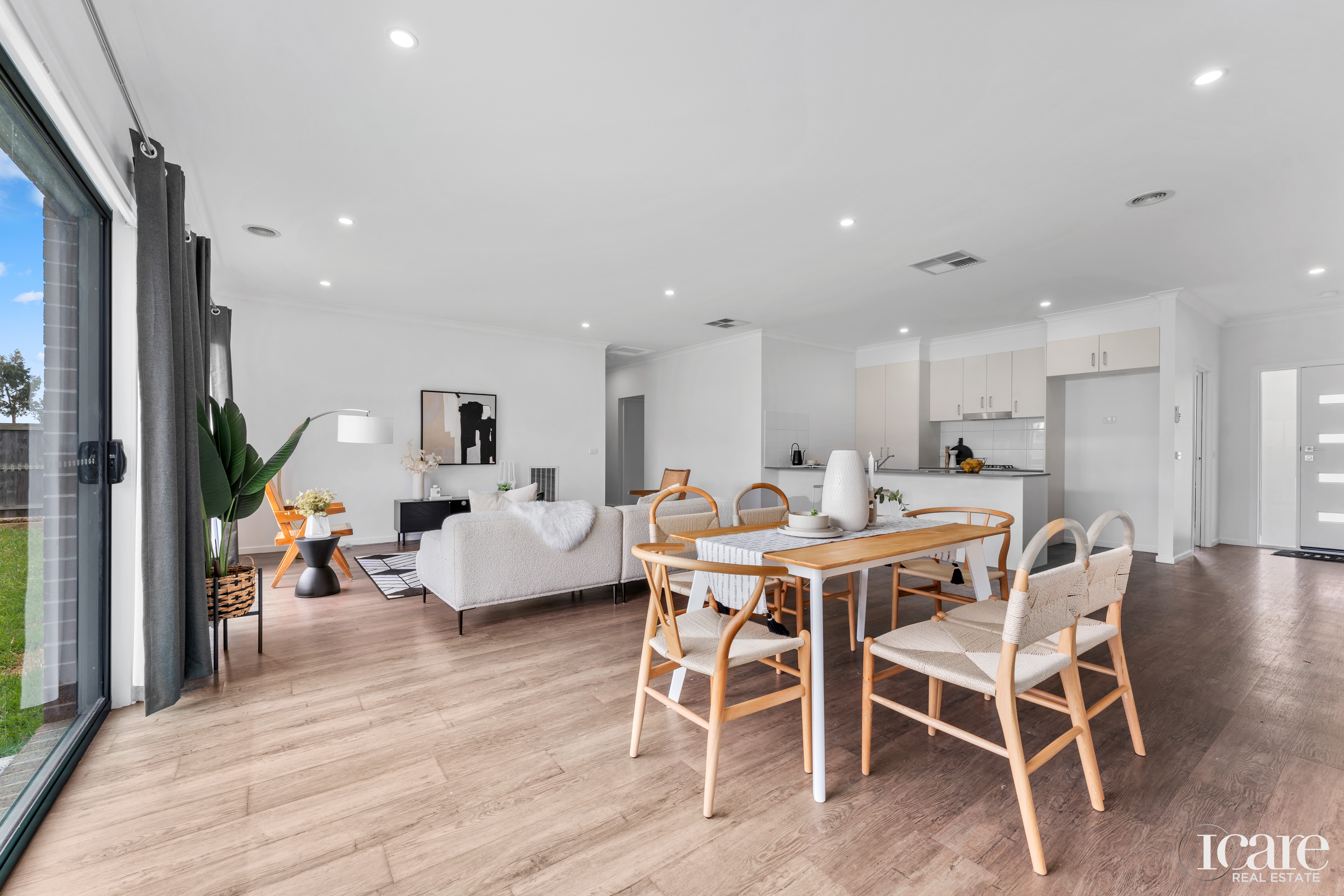 18 Pebblestone Circuit, Clyde North VIC 3978, Clyde North - Thumbnail 2